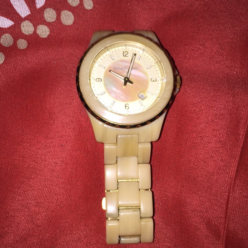 Mk watch